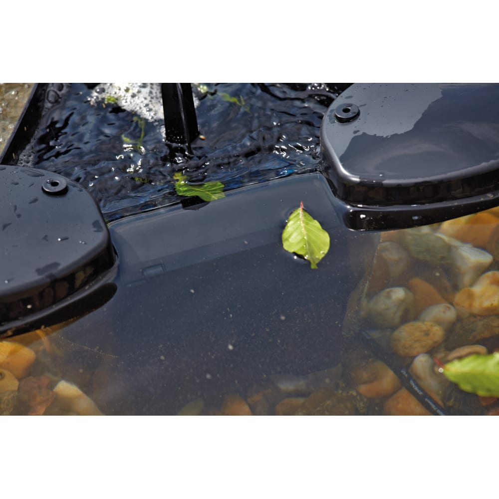 Oase Swim Skim 25 (Including Pump) in pond skimming Oase Swim Skim 25 (Including Pump) in pond skimming